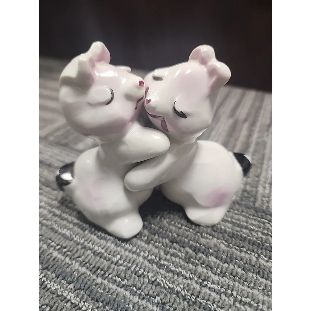 Vintage Salt & Pepper Shakers Hugging Bunnies‎ Vantellingen Bunny Hug